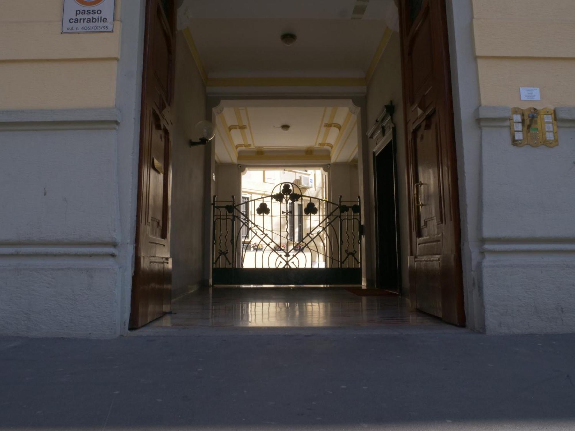 Wonderful Downtown Apartment-Hd Netflix, King-Size Bed, Two Minutes' Walk From Metro Milaan Buitenkant foto
