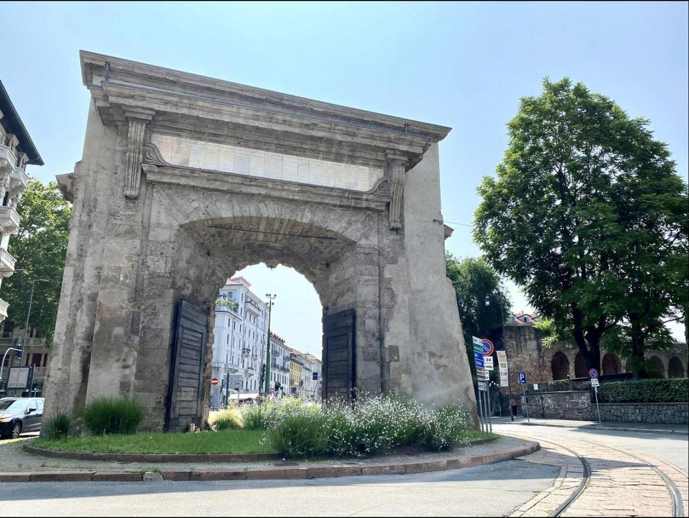 Wonderful Downtown Apartment-Hd Netflix, King-Size Bed, Two Minutes' Walk From Metro Milaan Buitenkant foto