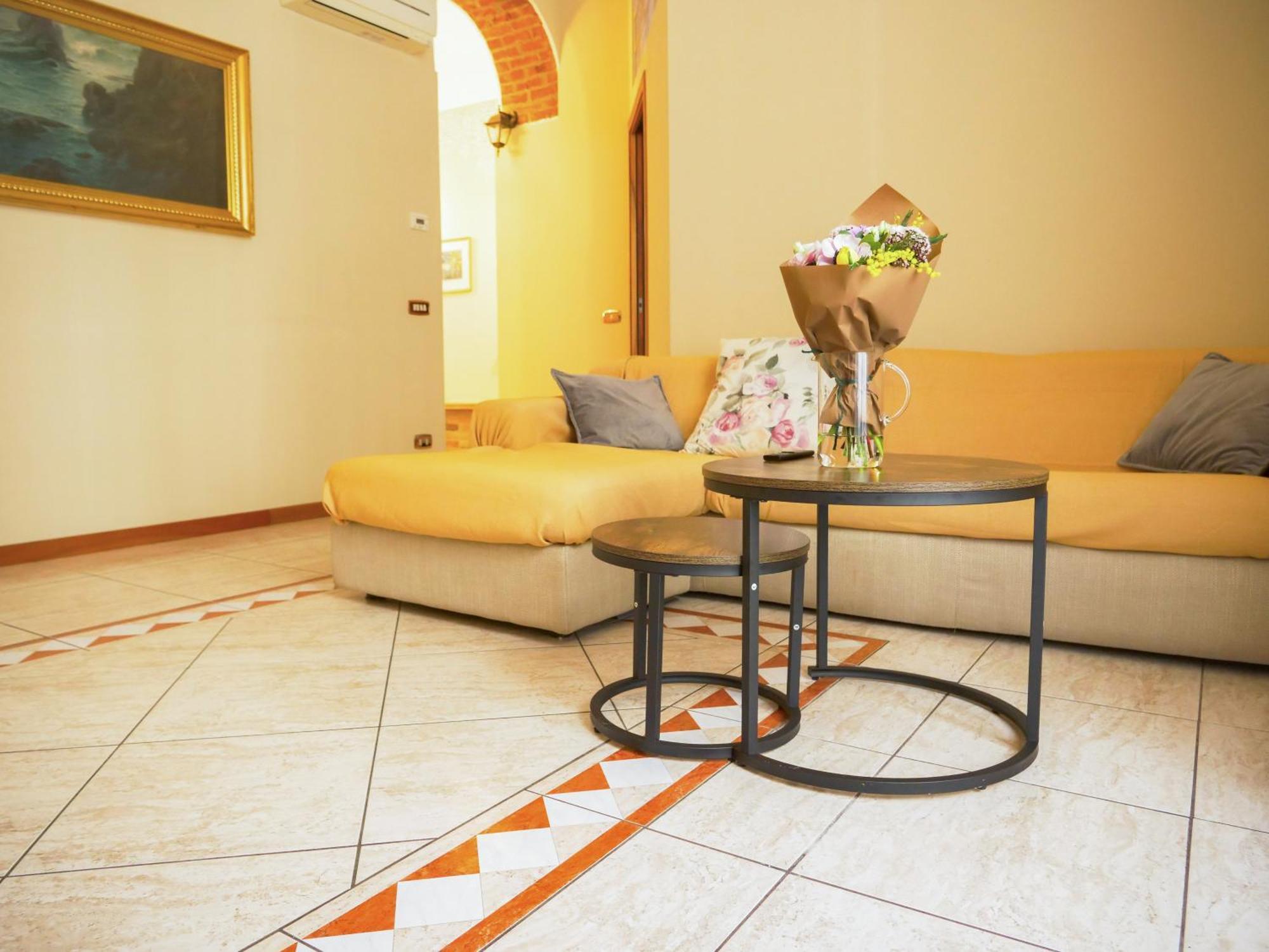 Wonderful Downtown Apartment-Hd Netflix, King-Size Bed, Two Minutes' Walk From Metro Milaan Buitenkant foto